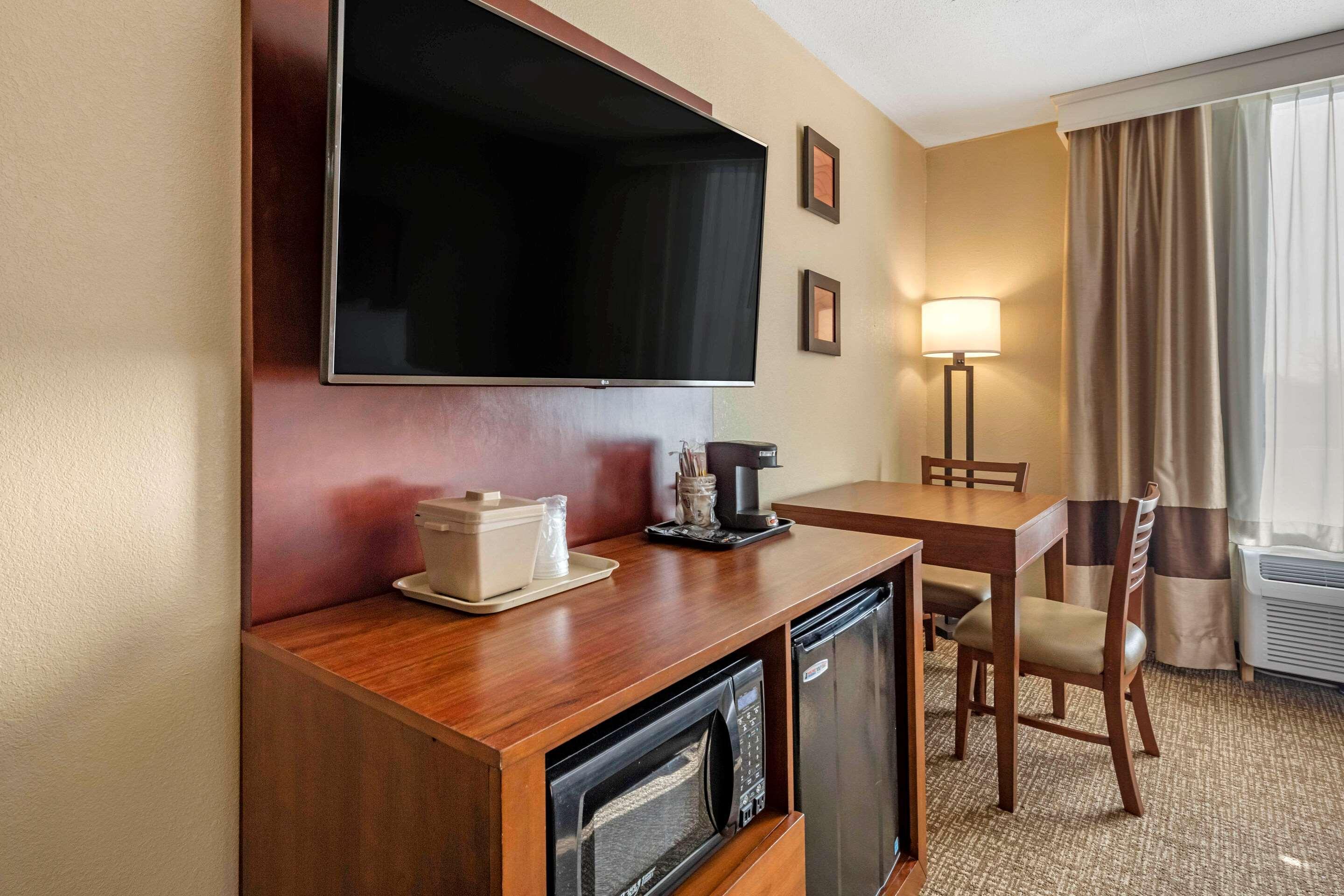 Comfort Inn & Suites Triadelphia Zewnętrze zdjęcie