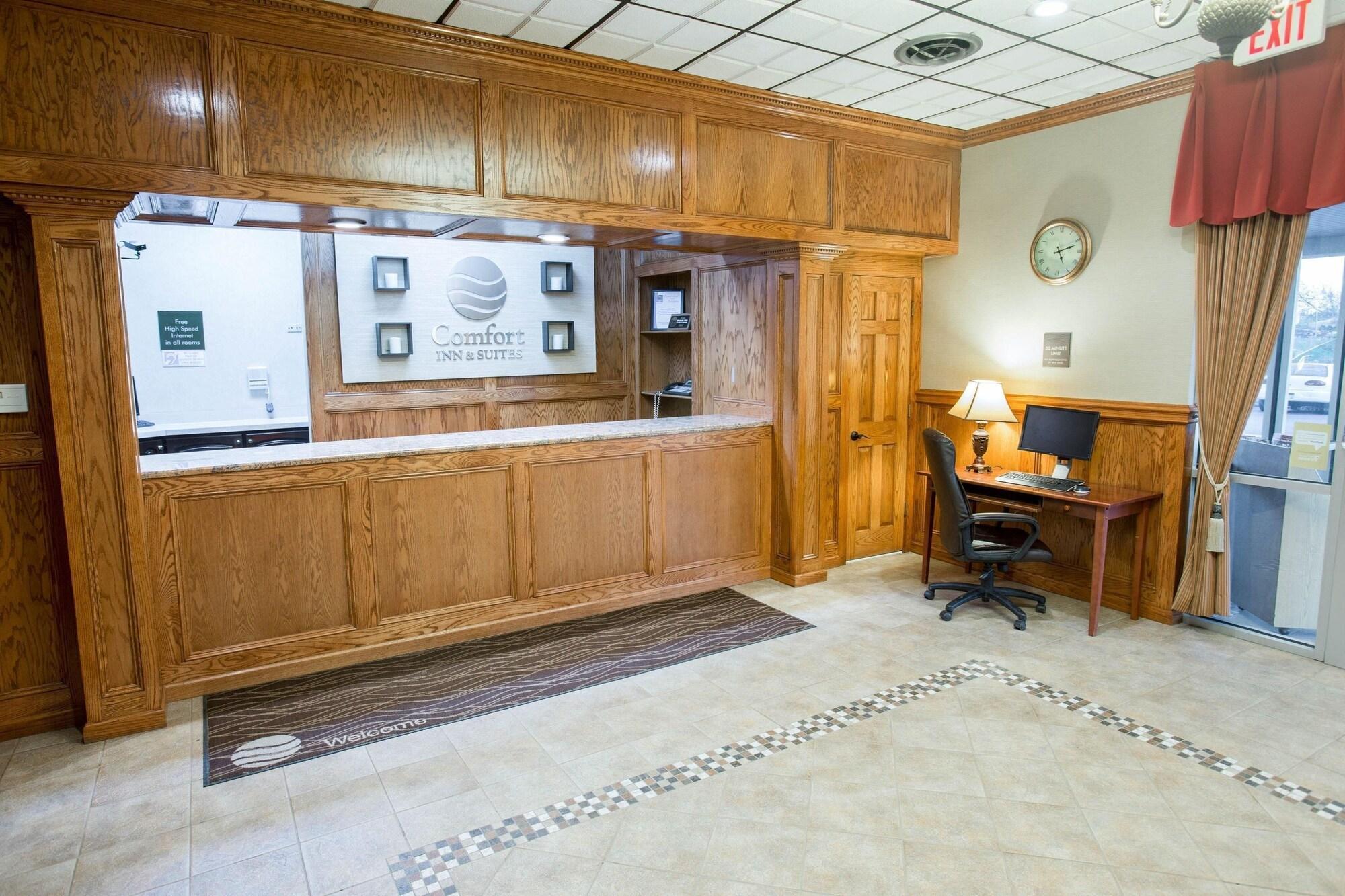 Comfort Inn & Suites Triadelphia Zewnętrze zdjęcie
