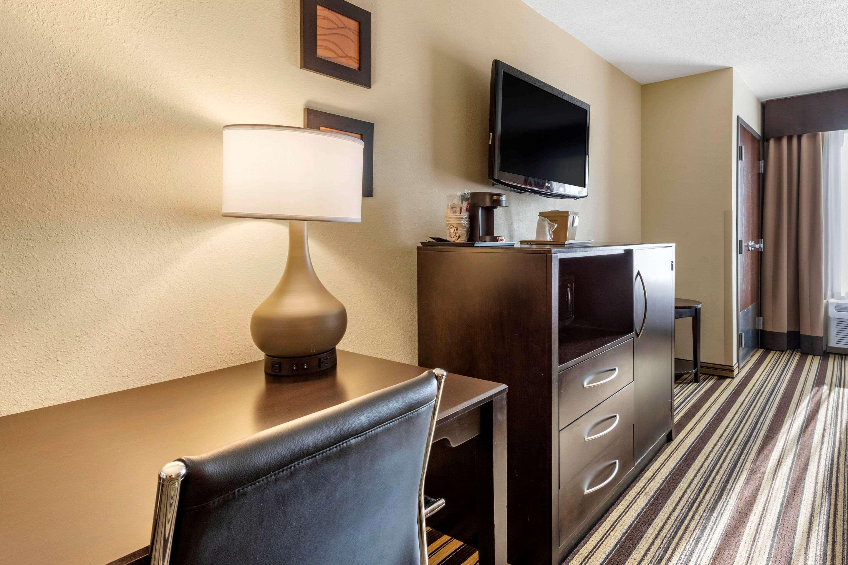 Comfort Inn & Suites Triadelphia Zewnętrze zdjęcie