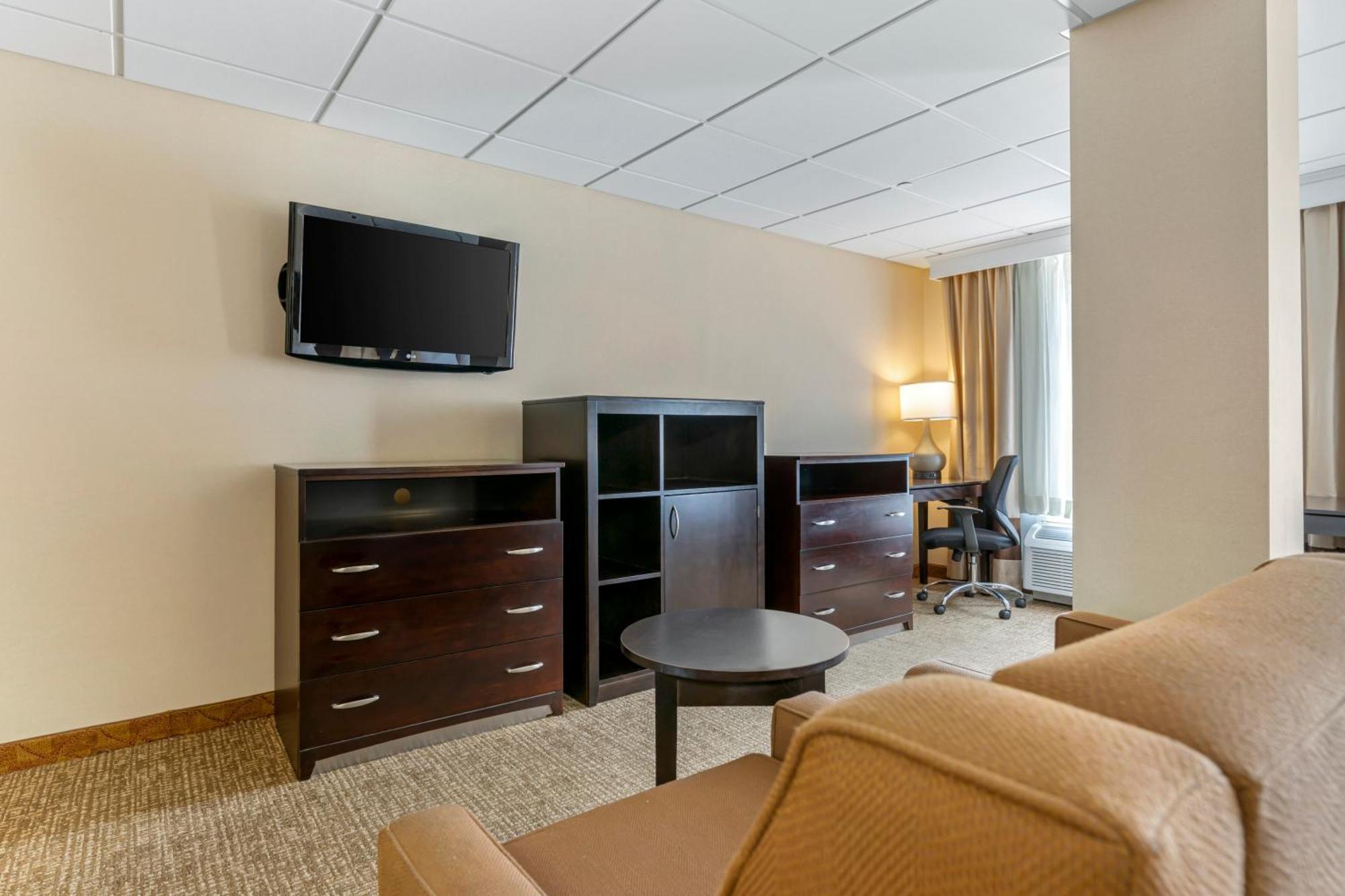 Comfort Inn & Suites Triadelphia Zewnętrze zdjęcie
