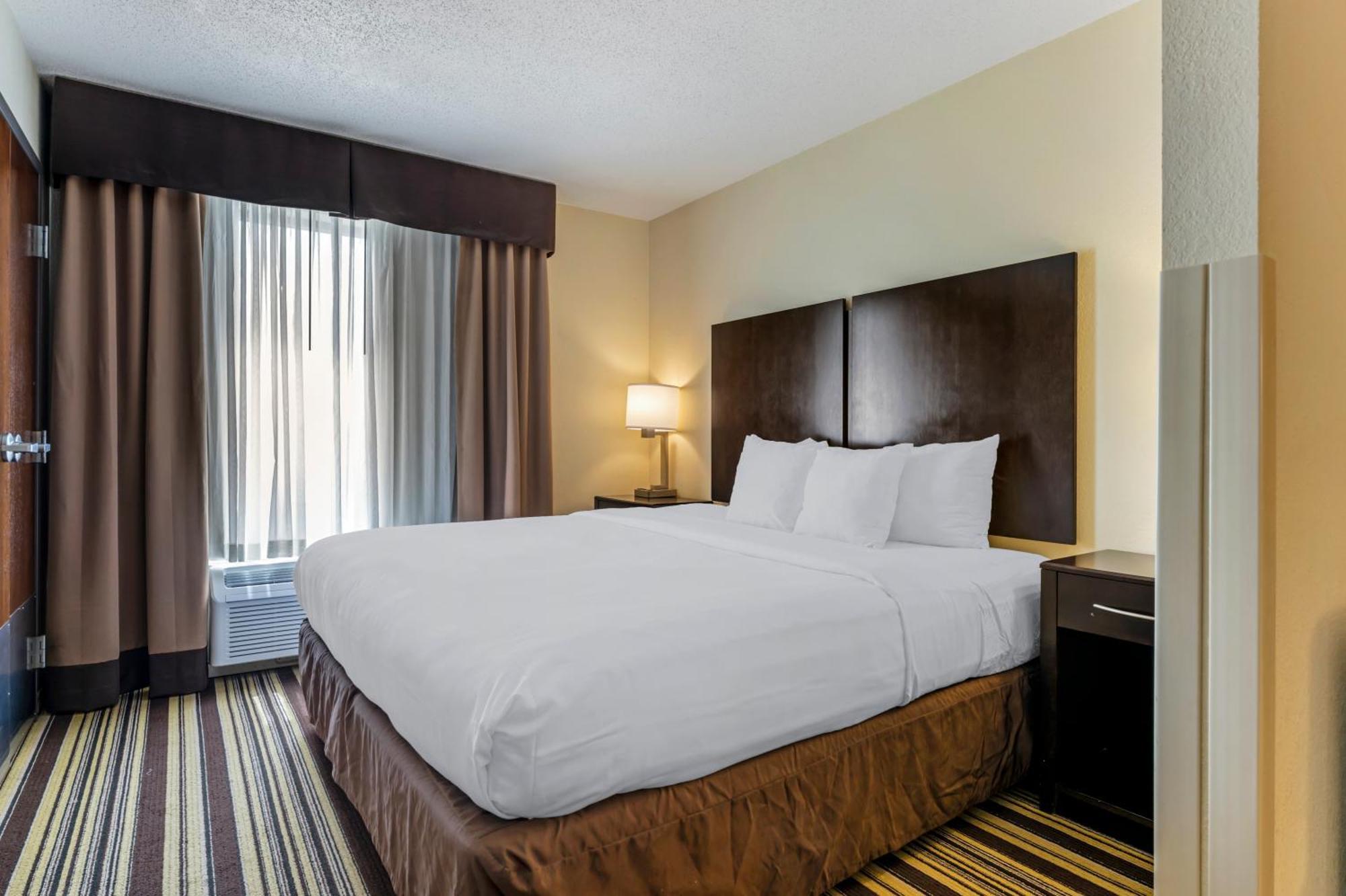 Comfort Inn & Suites Triadelphia Zewnętrze zdjęcie