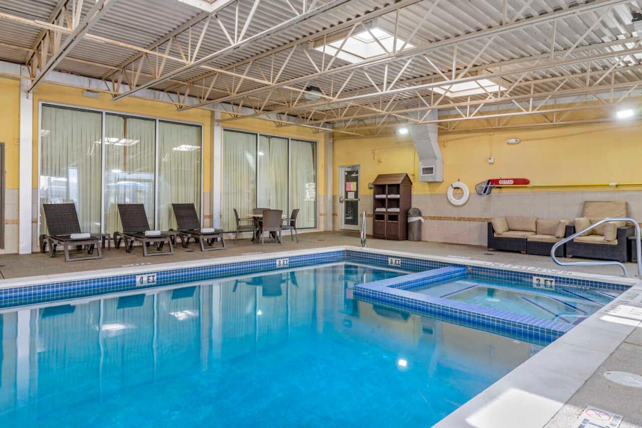 Comfort Inn & Suites Triadelphia Zewnętrze zdjęcie